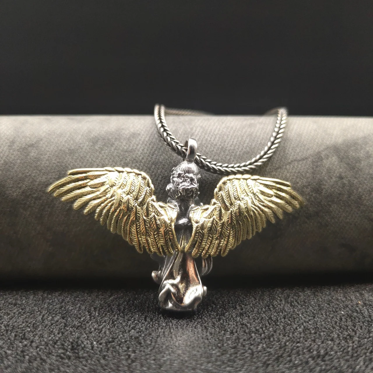 Sterling zilveren retro trendy engel hanger sweater ketting hip hop cool. Een stijlvolle ketting voor een trendy, hip hop look. Ideaal voor dagelijks gebruik. — foto 10