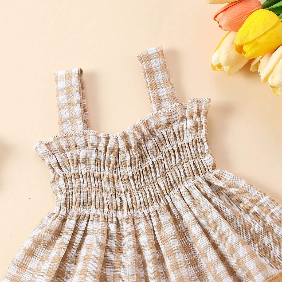 Baby Mädchen niedlicher karierter Sling-Rock-Shorts Zweiteiler. Perfekt für warme Tage, leicht und bequem, mit Spitze. — foto 9