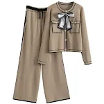Completo donna business, cardigan in maglia e pantaloni a gamba larga, per un look professionale e alla moda. — foto 20