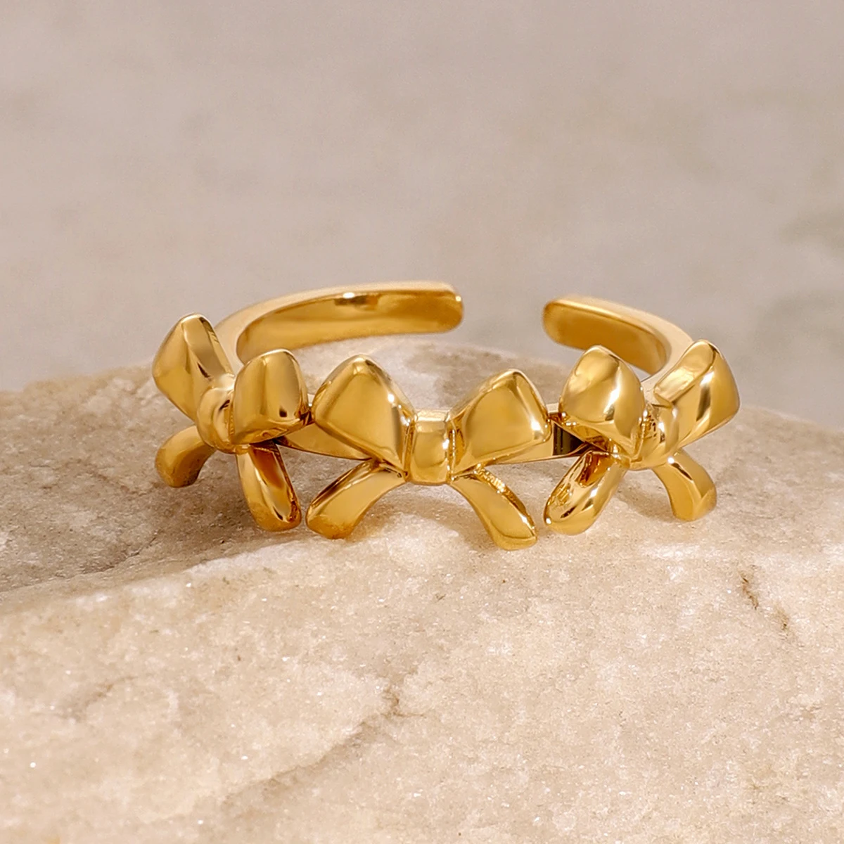 Anel Marcella Bow para Mulheres, Design com Laço Charmoso, Joia Delicada e Elegante, Ideal para Presentear ou Usar no Dia a Dia, Prata Fina — foto 5