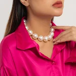 Colar de pérolas com design de strass personalizado, estilo e sofisticação. Adicione um toque único ao seu visual com esta joia. — foto 11