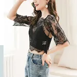 Camicia da donna a maniche medie con fondo in pizzo, top in rete con bretelle per l'autunno, perfetto per un look elegante e alla moda. — foto 3
