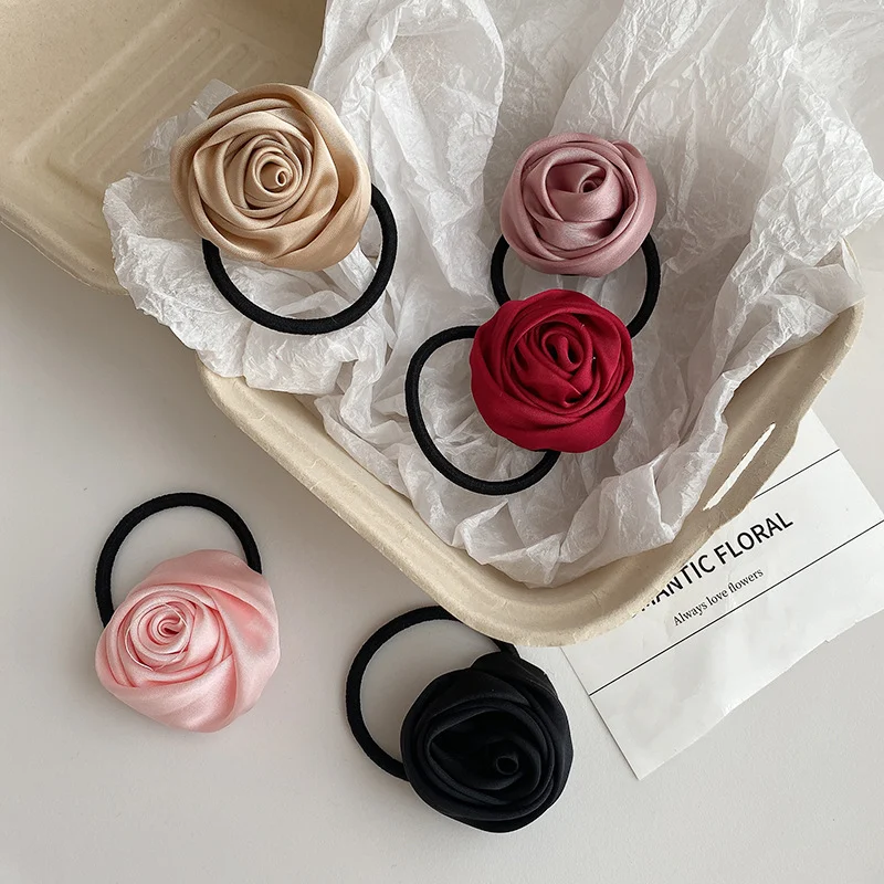 Rozenbloem haarband met elastiek, stijlvol accessoire voor unieke kapsels. Comfortabel en perfect voor dagelijks gebruik of speciale gelegenheden. — foto 9