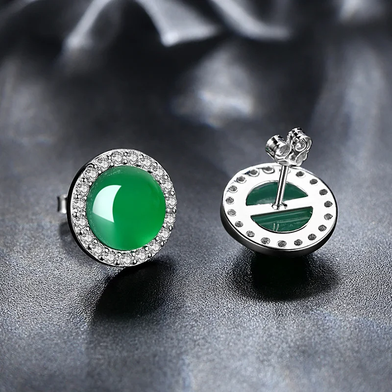 Pendientes de botón de calcedonia natural para realzar tu belleza diaria. Disfruta la elegancia sutil y el brillo natural. — foto 3