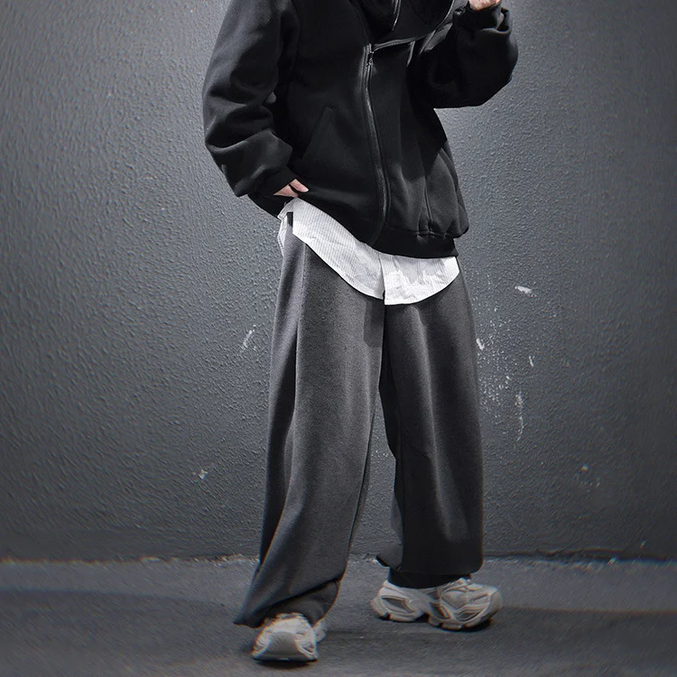 Casaco folgado com zíper oblíquo e capuz. Cardigã de suéter, estilo baggy, ideal para um visual casual e confortável. Perfeito para o dia a dia e ocasiões informais. — foto 5