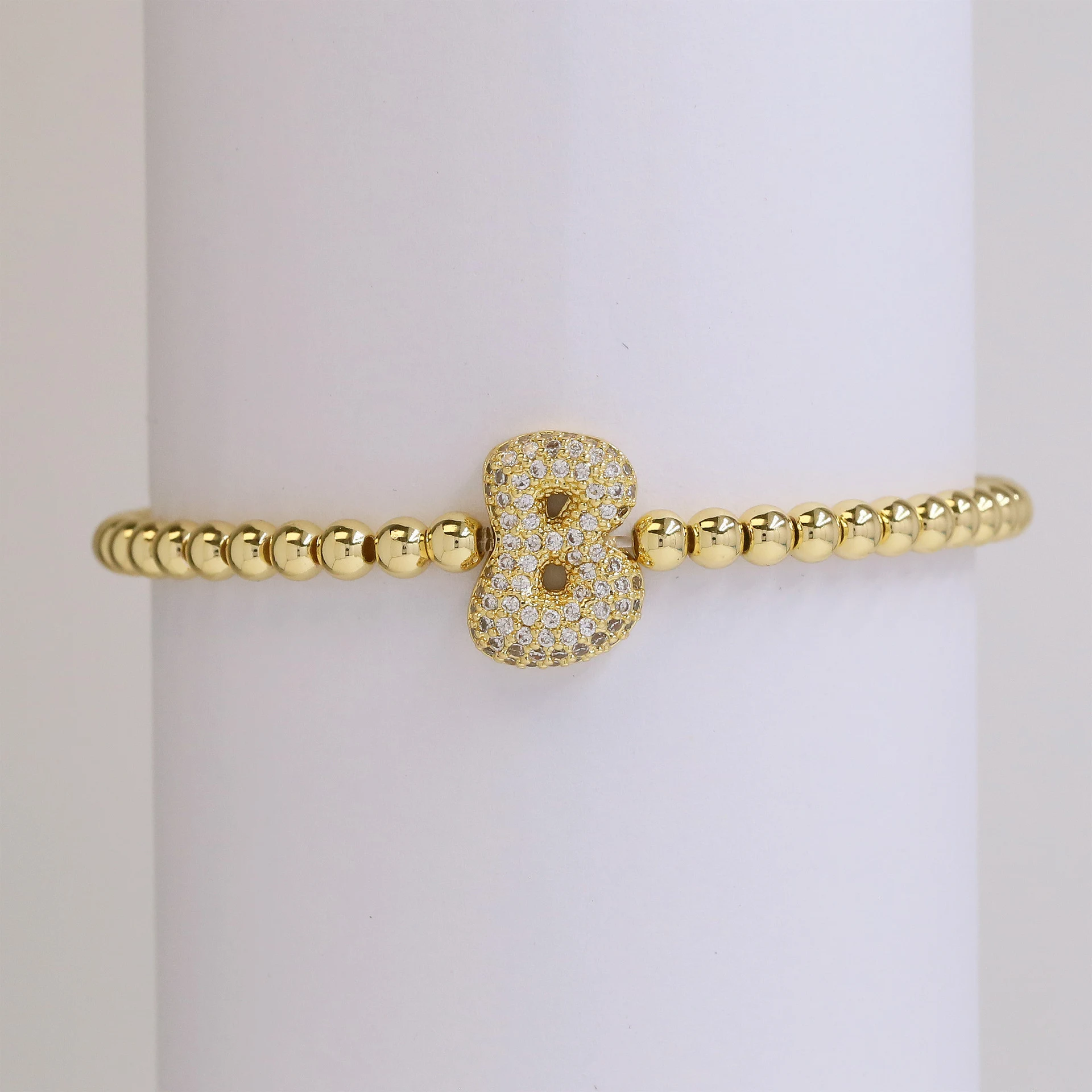 Pulseira de fio elástico com letras e zircônia Balloon Bubble 18K, joia fashion com contas de cobre, acessório charmoso. — foto 24