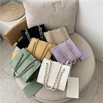 Bolsa quadrada de duas peças, elegante e funcional. Perfeita para organizar seus itens essenciais diários com estilo em qualquer situação. — foto 3