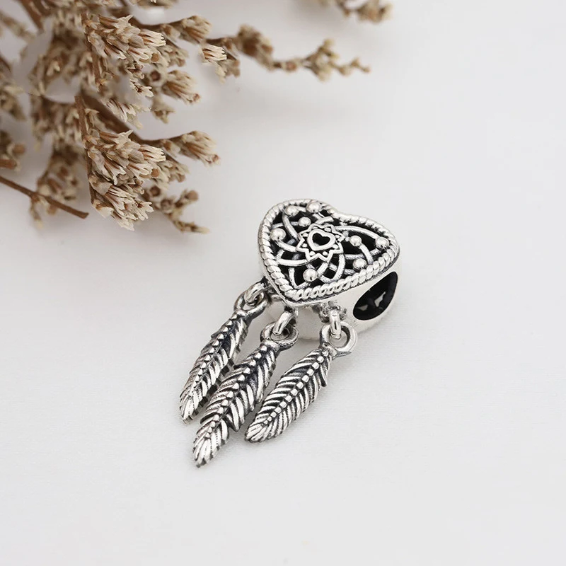 Pingente Hollow Love Dream Catcher, para amor e sonhos. Design vazado único, presente romântico ideal e amuleto protetor para ela. — foto 6