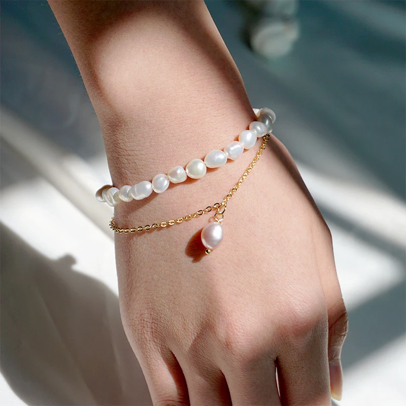 Pulseira dupla feminina com pérolas barrocas de água doce. Simplicidade elegante. Adicione um toque de sofisticação ao seu visual diário. — foto 5