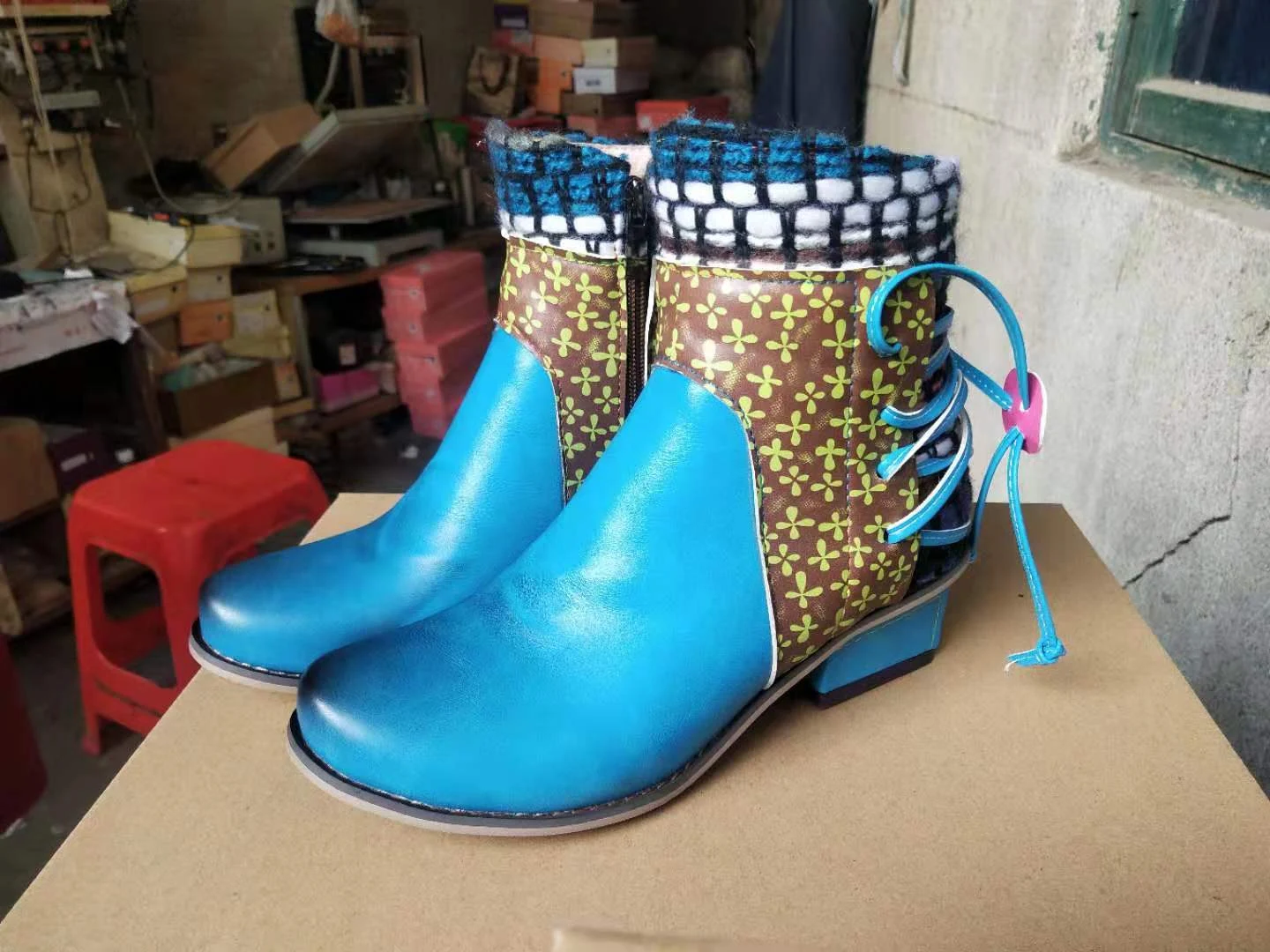 Botas étnicas curtas artesanais para um visual autêntico. Conforto e estilo em cada passo, ideais para diversas ocasiões. Experimente a originalidade! — foto 7