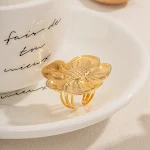 Anel feminino com veia floral que não desbota, um acessório duradouro e elegante para uso diário, mantendo sua beleza original por muito tempo. — foto 1