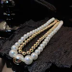 Colar de pérolas de concha estilo francês de luxo, frio e versátil. Combine com tudo e adicione sofisticação atemporal ao seu visual. — foto 1