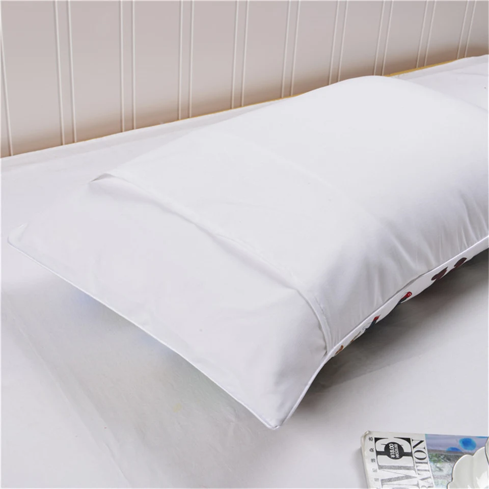 Fronha para casal com estampa de morcegos Love Letters, ideal para decoração romântica e presente especial para casais apaixonados. — foto 1