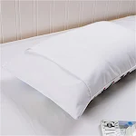 Fronha para casal com estampa de morcegos Love Letters, ideal para decoração romântica e presente especial para casais apaixonados. — foto 1