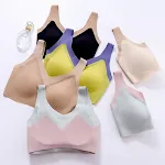 Draadloze dames sport tanktop met push-up effect en glanzende bh. Biedt comfort en ondersteuning tijdens het sporten. — foto 7