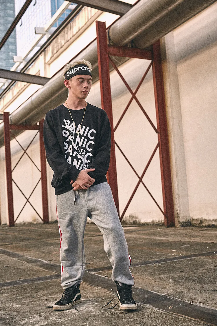 Title 2, Letter round neck Pullover couples sweater