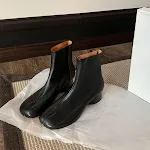 Botas Martin de couro genuíno com bico dividido Trotter e salto grosso. Conforto e estilo duradouro para seus pés em qualquer ocasião. — foto 1