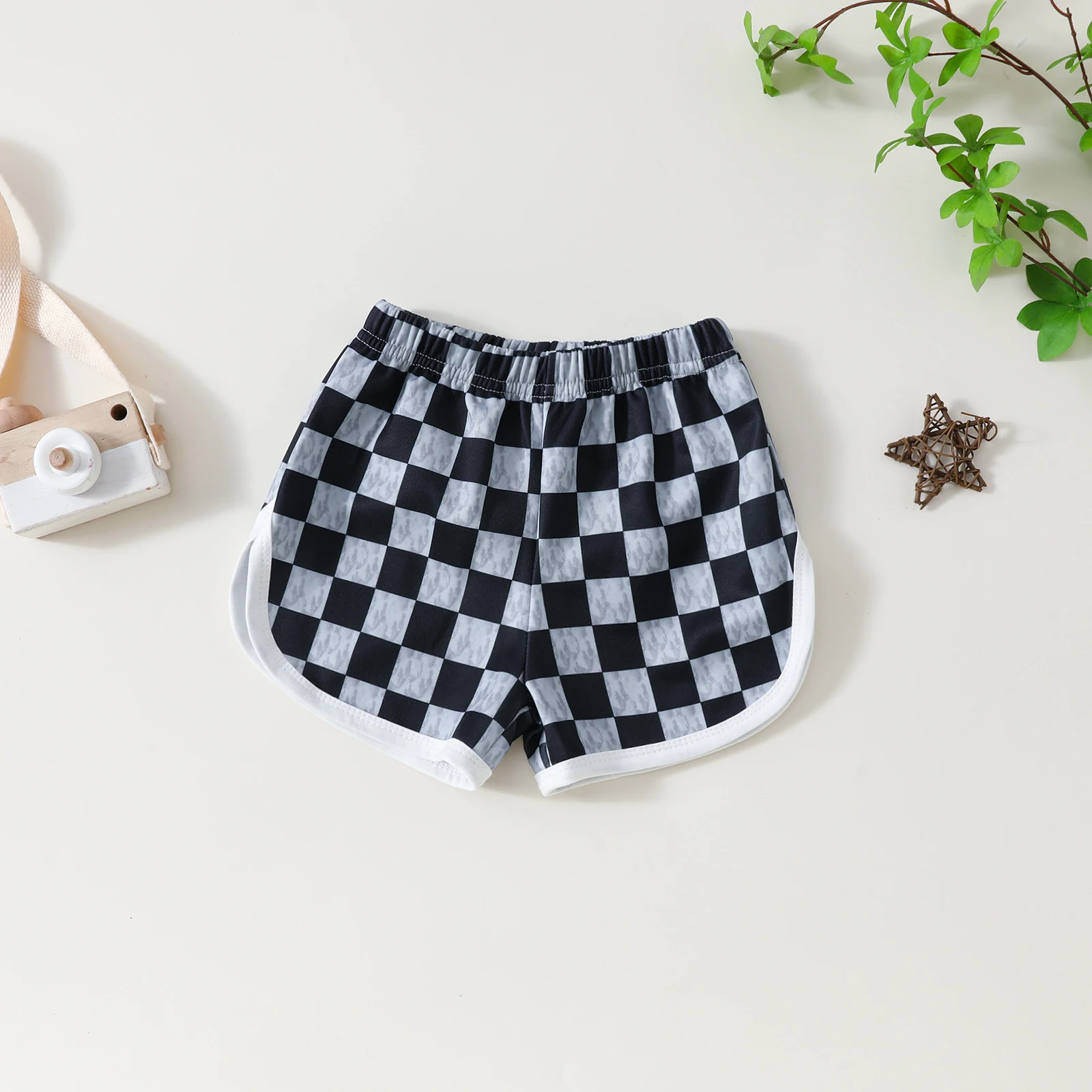 Baby- en peuter tweedelige set, mouwloze top met letterprint en geruite shorts. Ideaal voor de zomer, comfortabel en schattig. — foto 8