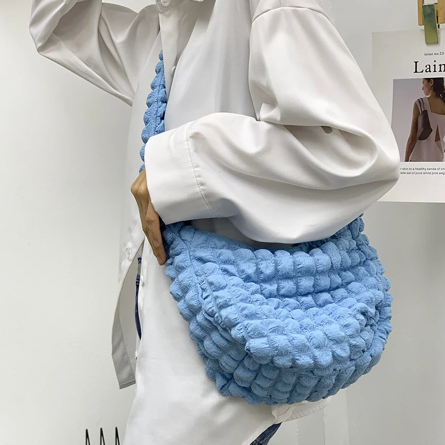 Bolsa crossbody feminina casual com pregas em losango Moda fashion para mulheres Prática e estilosa para o dia a dia e eventos — foto 1