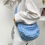 Bolsa crossbody feminina casual com pregas em losango Moda fashion para mulheres Prática e estilosa para o dia a dia e eventos — foto 1
