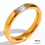 Anel de aço inoxidável com banho de ouro 18K e pedra de nascimento retangular de zircônia, um presente especial e elegante. — foto 12