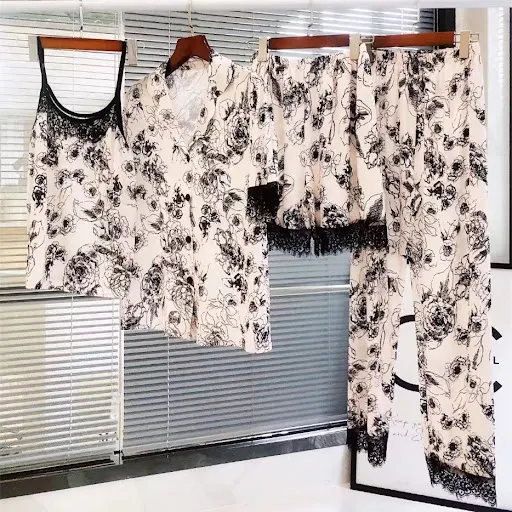Title 7, Small Master Rose Lace Four-piece Set