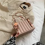 Women's Trendy Silk Scarf Styling Box Seasonal delivery of hand-picked silk scarves, featuring current styles with a com — photo 4
