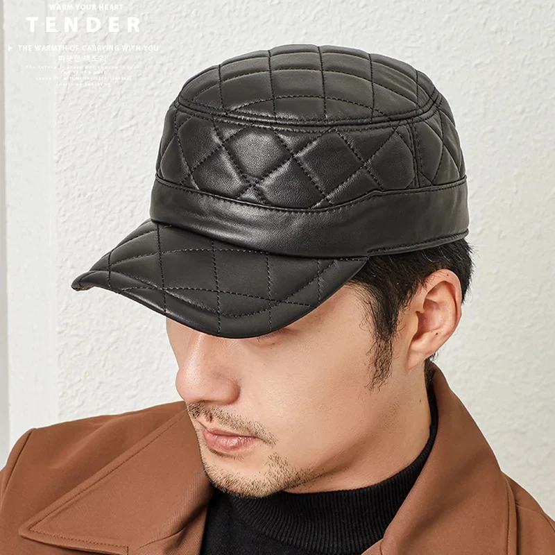 Sombrero de piel de oveja primera capa para hombre con diseño de rombos y visera, gorra cálida y elegante para invierno. — foto 14