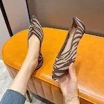 Damskie pompy z dzianiny w warkocz. Wygodne i stylowe buty dla kobiet. Idealne na co dzień, do pracy oraz na specjalne okazje. Elegancki design. — zdjęcie 4