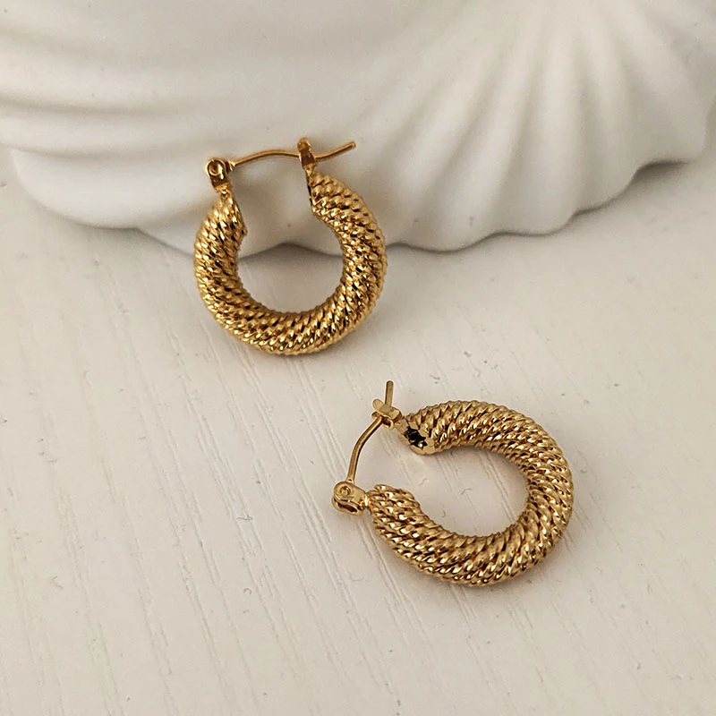 Brincos simples retrô para casais, moda vintage. Lindos brincos para combinar com qualquer look, um toque de elegância e charme para você. — foto 3
