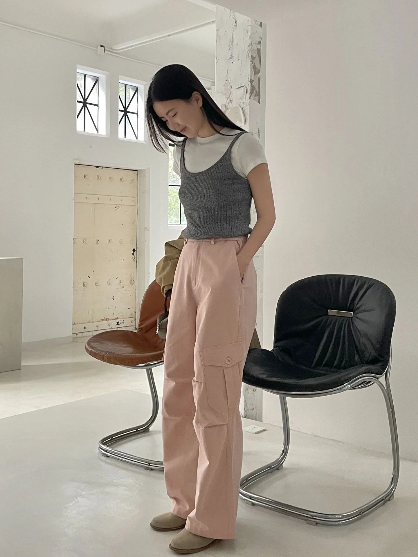 Chaleco minimalista básico para llevar dentro o encima, versátil y funcional, diseño sling para comodidad y estilo en cualquier ocasión. — foto 31