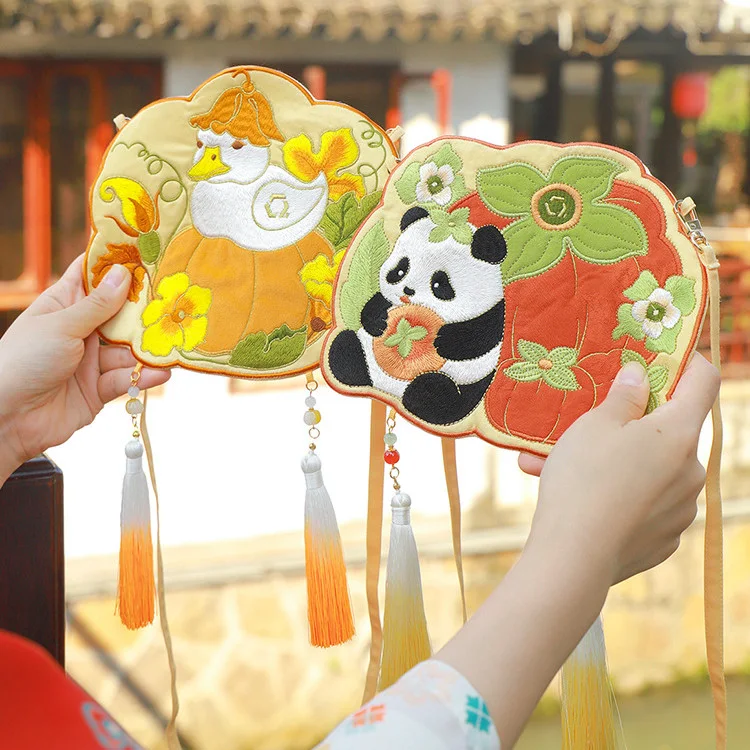 Han Chinese kledingtas antieke stijl, geborduurde crossbody tas. Draag je essentials in stijl met deze traditioneel geïnspireerde tas. — foto 7