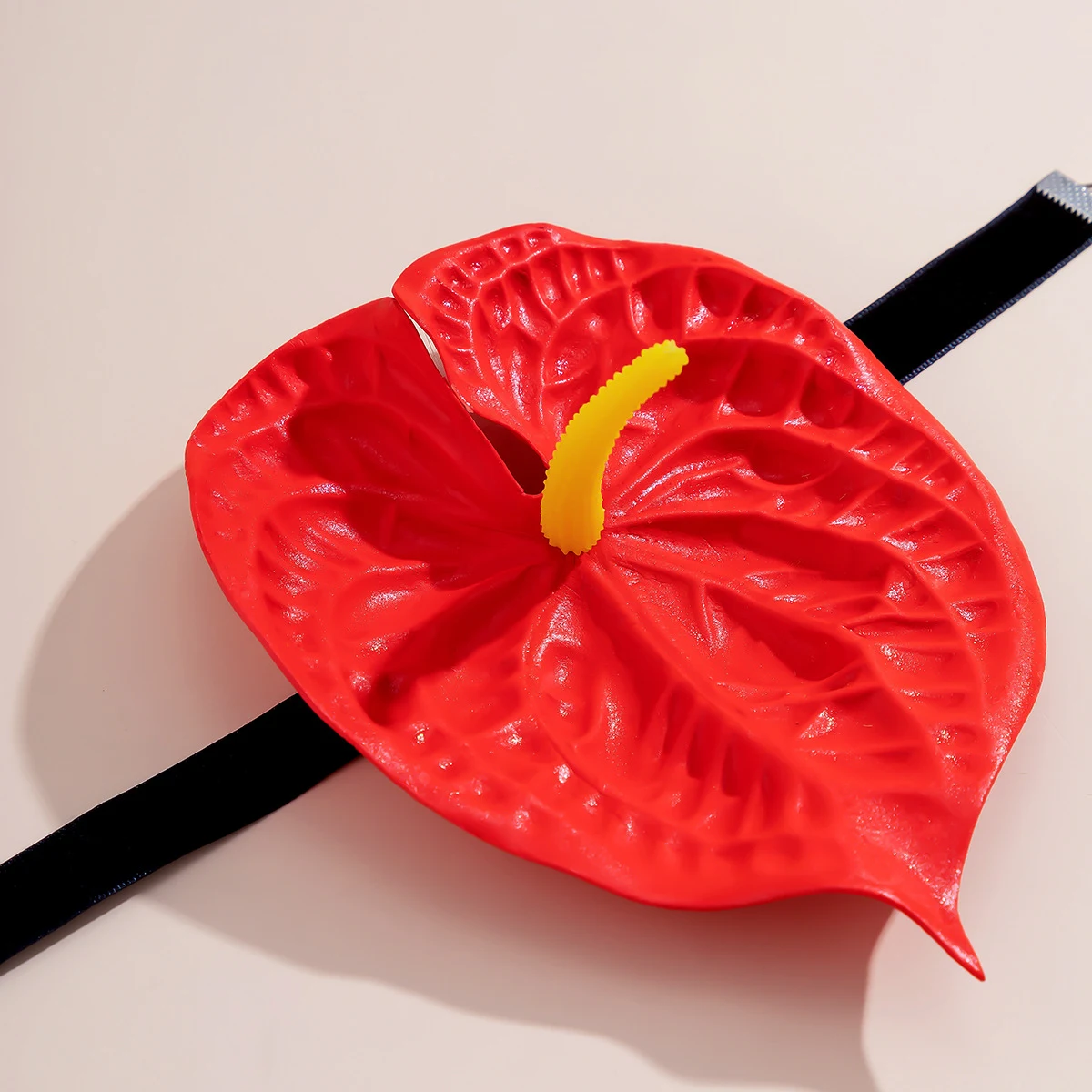 Colar gargantilha de flores de flanela artesanal, maxi folhas vermelhas, design exagerado. Destaque seu visual com elegância e estilo. — foto 9