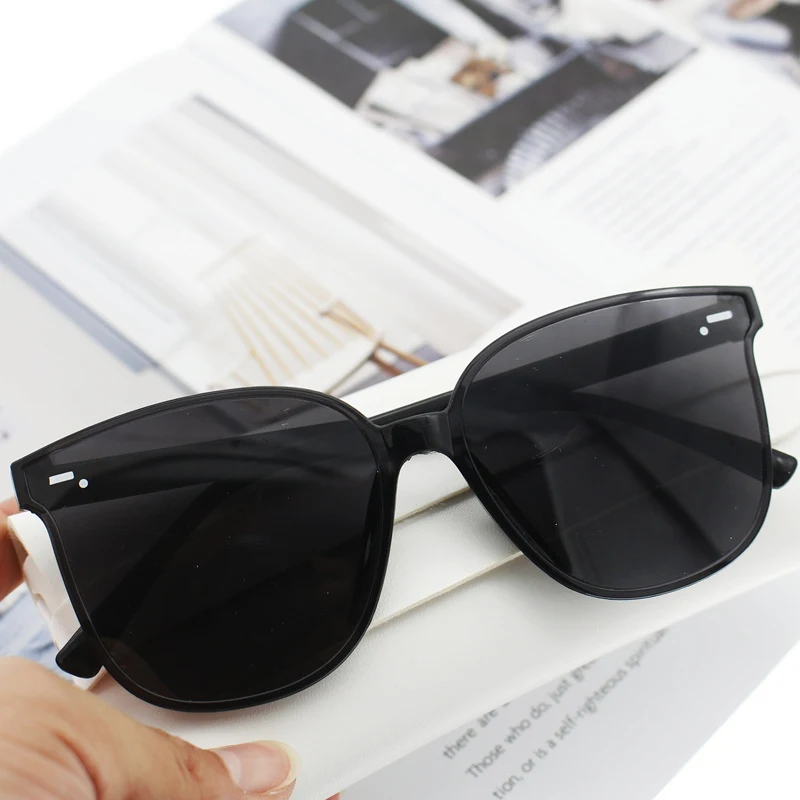 Title 3, Large Framed Black Sunglasses Fashionable UV Pr...