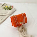 Bolsa de ombro transversal com corrente e rebites, moda popular de verão. Leve seus pertences com estilo e praticidade, ideal para o dia a dia e passeios. — foto 39
