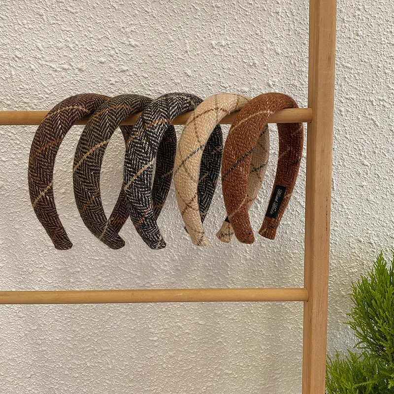 Faixa de cabeça coreana de lã para outono e inverno, alta, estilo caveira, borda larga xadrez, conforto e moda. — foto 12
