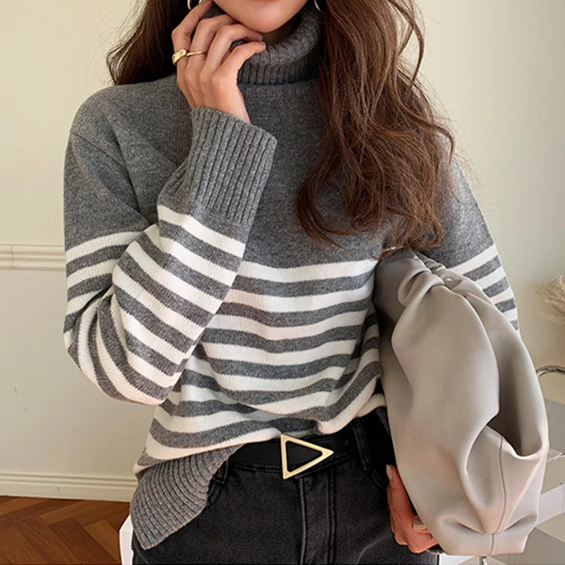 Title 4, Maglione dolcevita a righe, lavorato a maglia v...