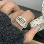 Anel vazado com contas redondas de prata esterlina enroladas. Um acessório elegante e versátil para qualquer look, combinando beleza e conforto no uso diário. — foto 6