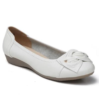 Skórzane buty damskie dla kobiet w średnim wieku, płaskie, na wiosnę i lato, buty dla matek, wygodne i eleganckie. — zdjęcie 1