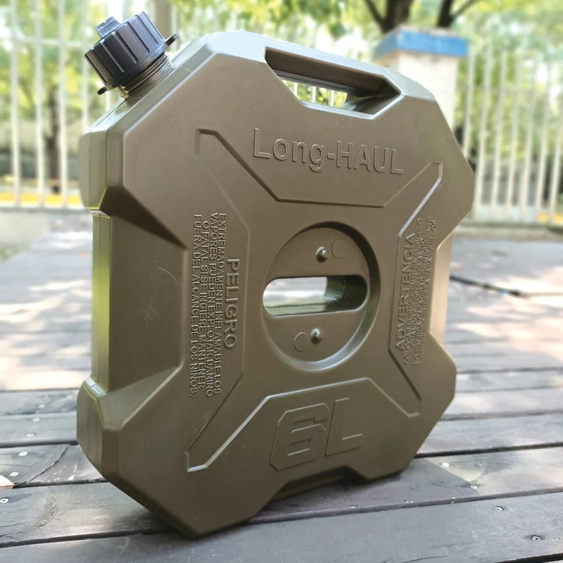 Tanica di benzina portatile in plastica spessa, antideflagrante, sicura e resistente per il trasporto e lo stoccaggio del carburante. — foto 3