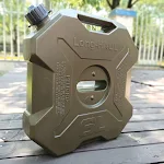 Tanica di benzina portatile in plastica spessa, antideflagrante, sicura e resistente per il trasporto e lo stoccaggio del carburante. — foto 3