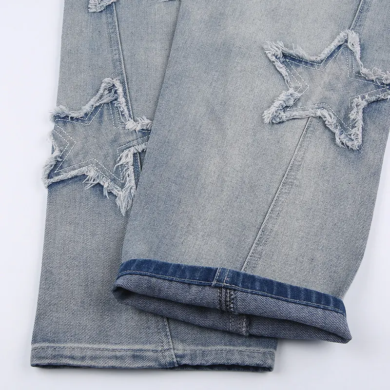 Hoge taille jeans met borduursel en rechte pijpen. Combineer stijl en comfort met deze perfecte broek voor een flatterende look en dagelijks draagplezier. — foto 21