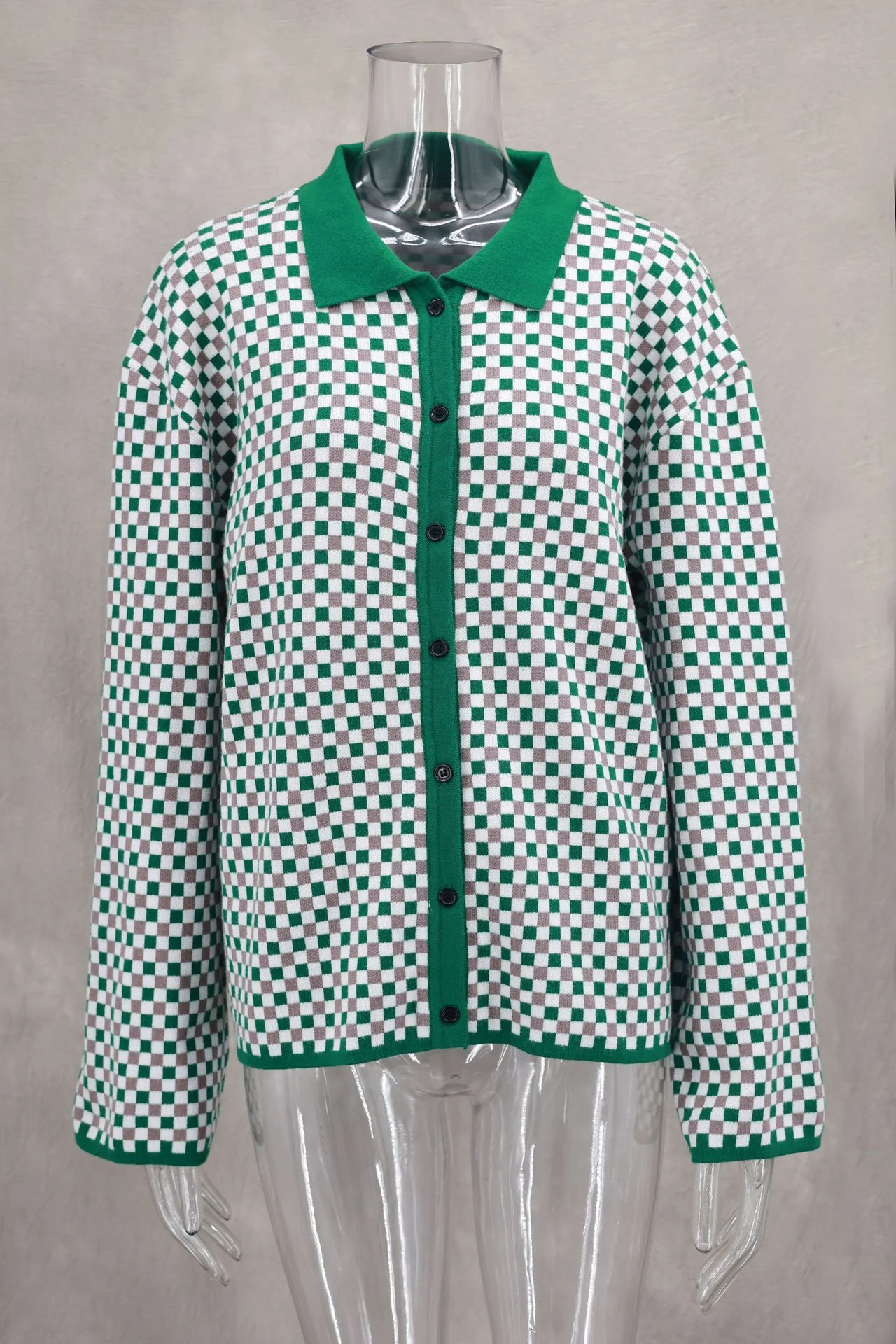 Title 7, Abbigliamento da donna con cardigan in cappotto...