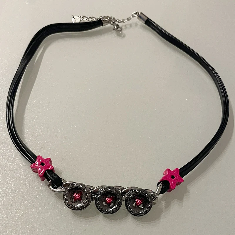 Colar Stitching Stars Button para mulheres com design especial. Adicione um toque único e elegante ao seu visual com este colar. — foto 1