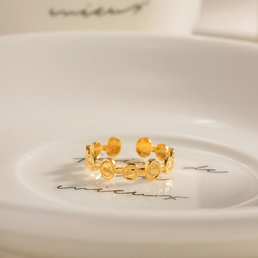 Anel Oval Aço Inox Ouro 18K Simples Sem Desbotamento, Estilo Europeu e Americano. Elegância duradoura, hipoalergênico e resistente. — foto 4