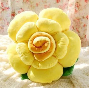 Travesseiro romântico de rosas para noites aconchegantes. Decore seu quarto com elegância e adicione um toque romântico à sua cama. — foto 5