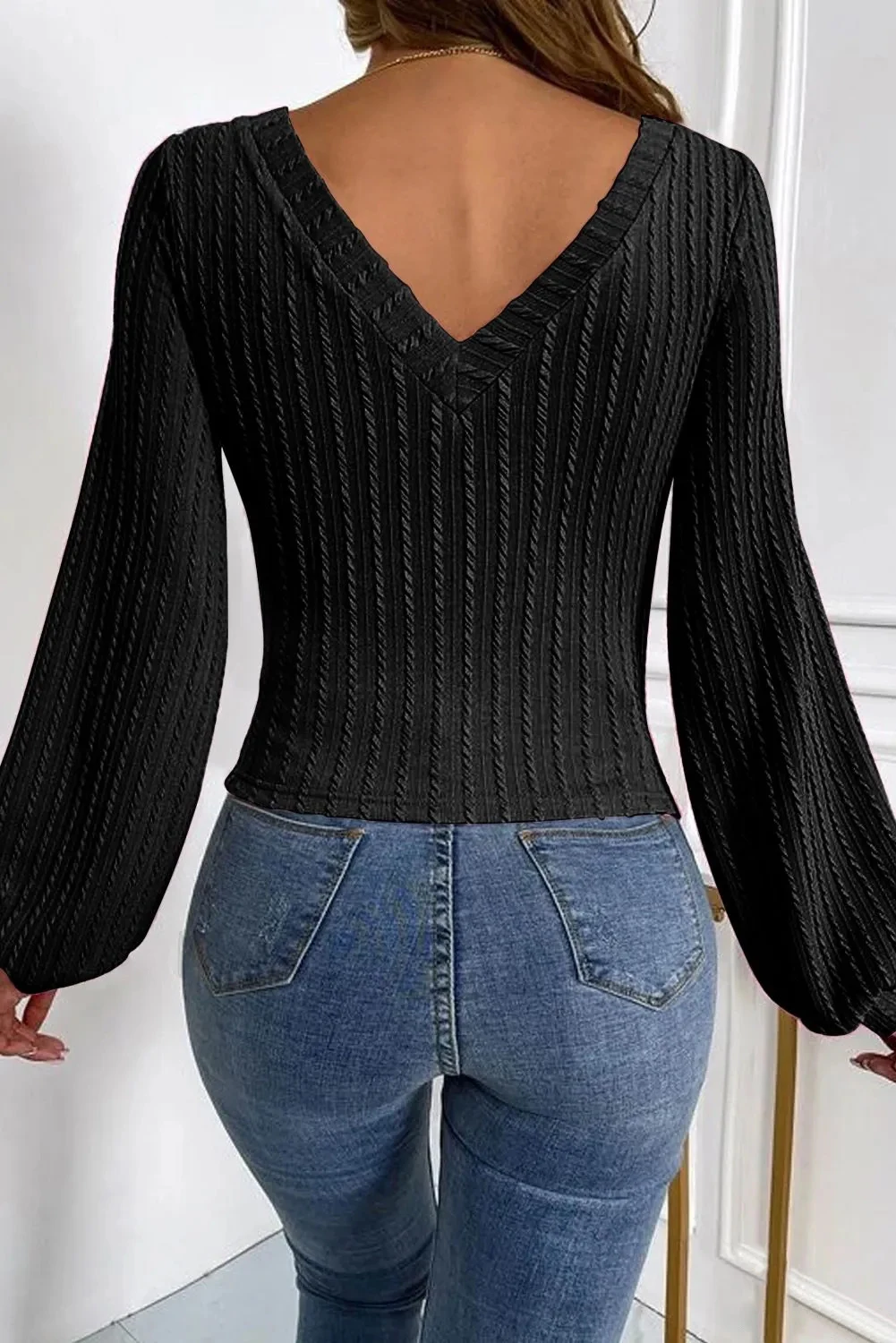 Blusa feminina de tricô jacquard manga longa com decote em V e manga sino, ideal para um visual elegante e confortável. — foto 6