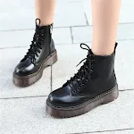 Botas Martin de cano curto em couro com sola grossa tipo muffin, à prova d'água. Conforto e estilo para seus pés. — foto 2