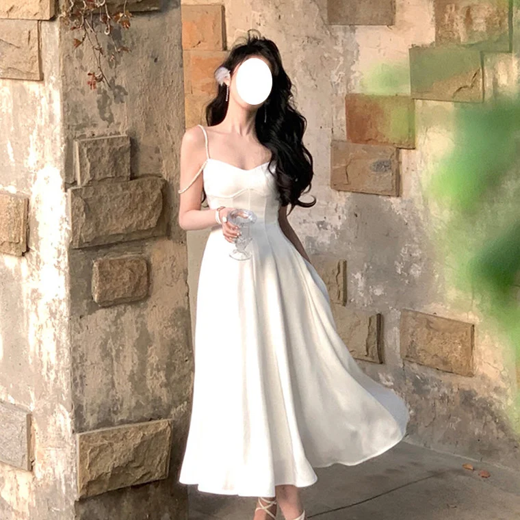 Satin-Sling-Kleid mit Drill-Kette und schlanker Taille — foto 1