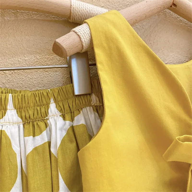 Tweedelige katoenen set, vest top met polkadots en bloomer voor baby's, perfect voor warme dagen, ademend en schattig — foto 4